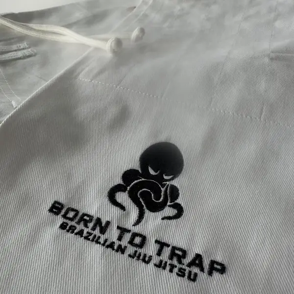 Kimono de jiu-jitsu bordado para Born To Trap BJJ