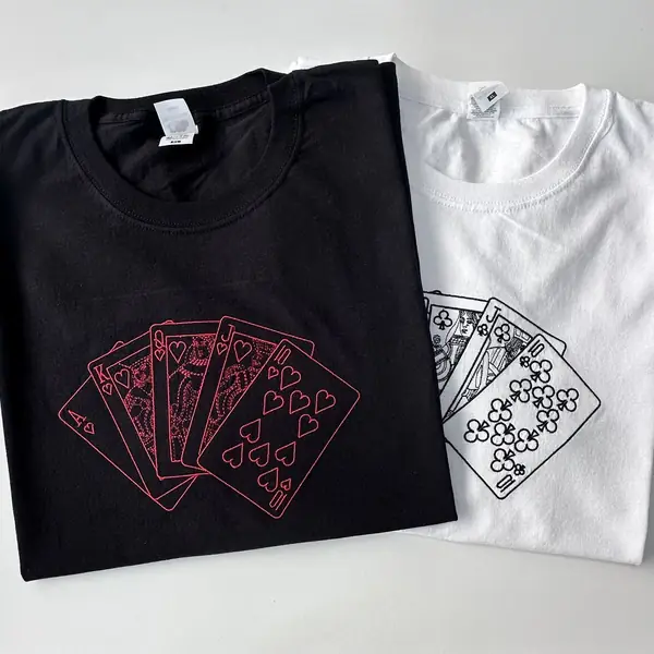 T-shirts bordadas com cartas de jogar para casino local