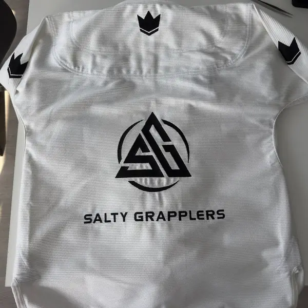 Kimono de jiu-jitsu bordado para Salty Grapplers