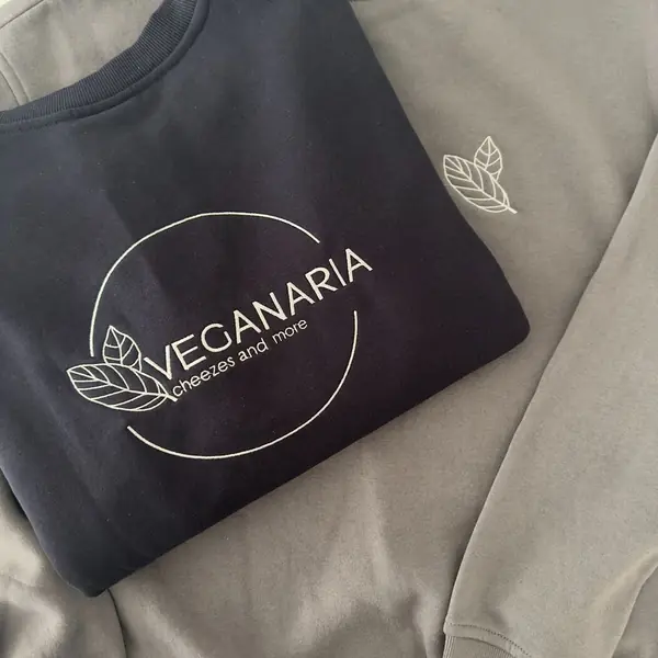 Camisolas bordadas para a marca Veganaria